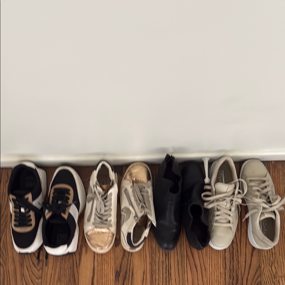 Lot of 4 pairs of women’s shoes in 7.5.